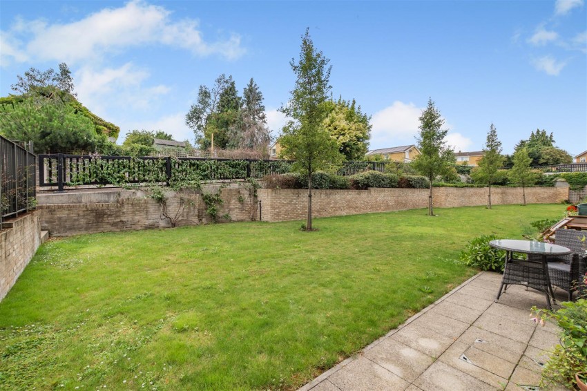 Images for 16 The Orpines, Wateringbury