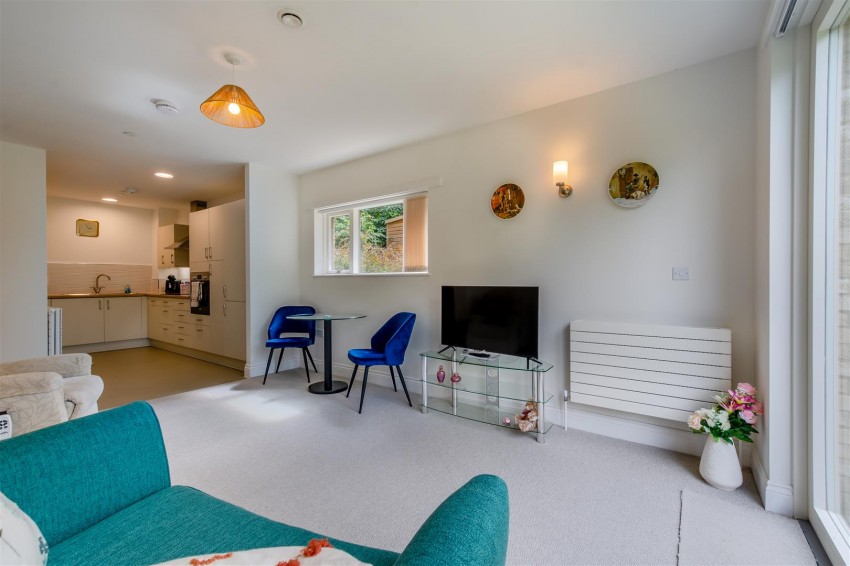 Images for 16 The Orpines, Wateringbury