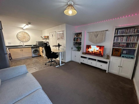 View Full Details for Melrose Close, Maidstone