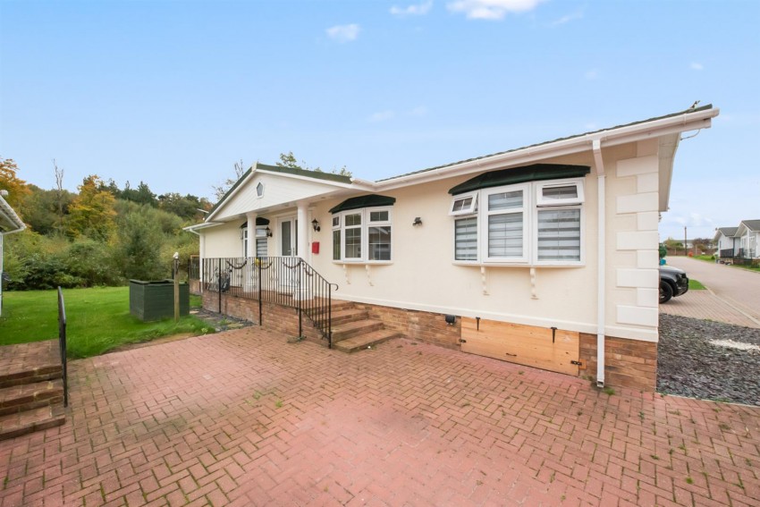 Images for Meadow View, Pilgrims Retreat, Harrietsham