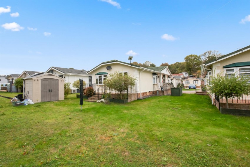 Images for Meadow View, Pilgrims Retreat, Harrietsham