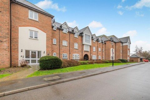 The Lakes, Larkfield