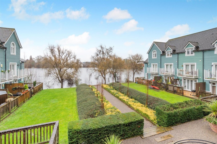 Images for The Lakes, Larkfield