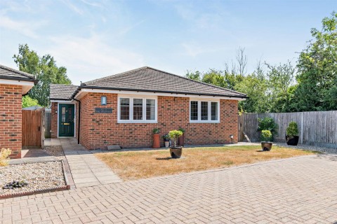 View Full Details for Orchard Close, Langley